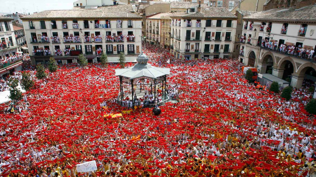 Dando inicio a las fiestas de Tudela en la Plaza de los Fueros - Turismo en Navarra