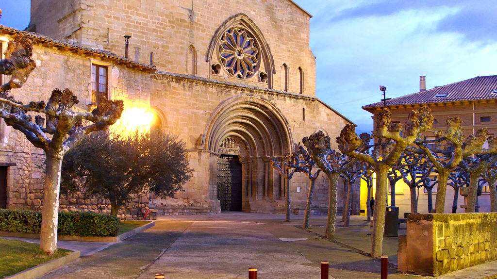 Portada de la iglesia de San Pedro, Olite - Turismo en Navarra